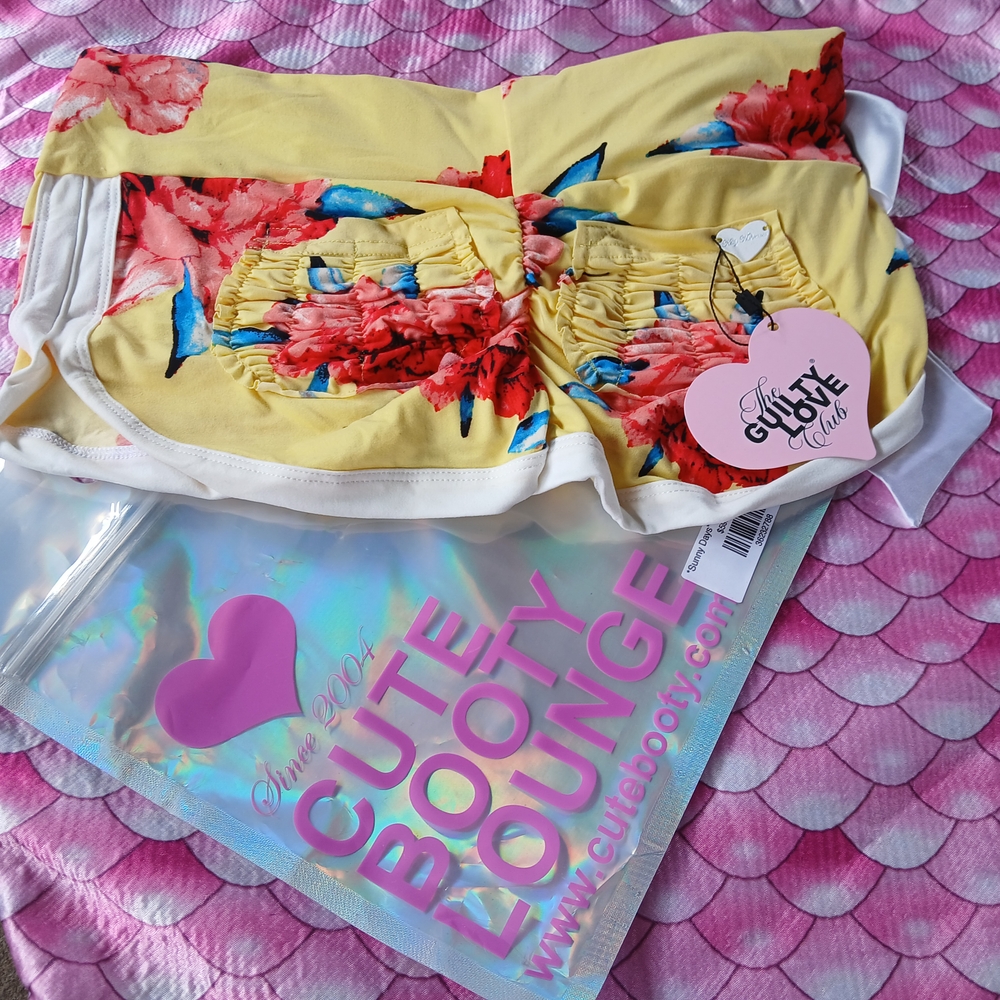 Cute Booty Lounge Yellow Leggings with Red and Blue Floral